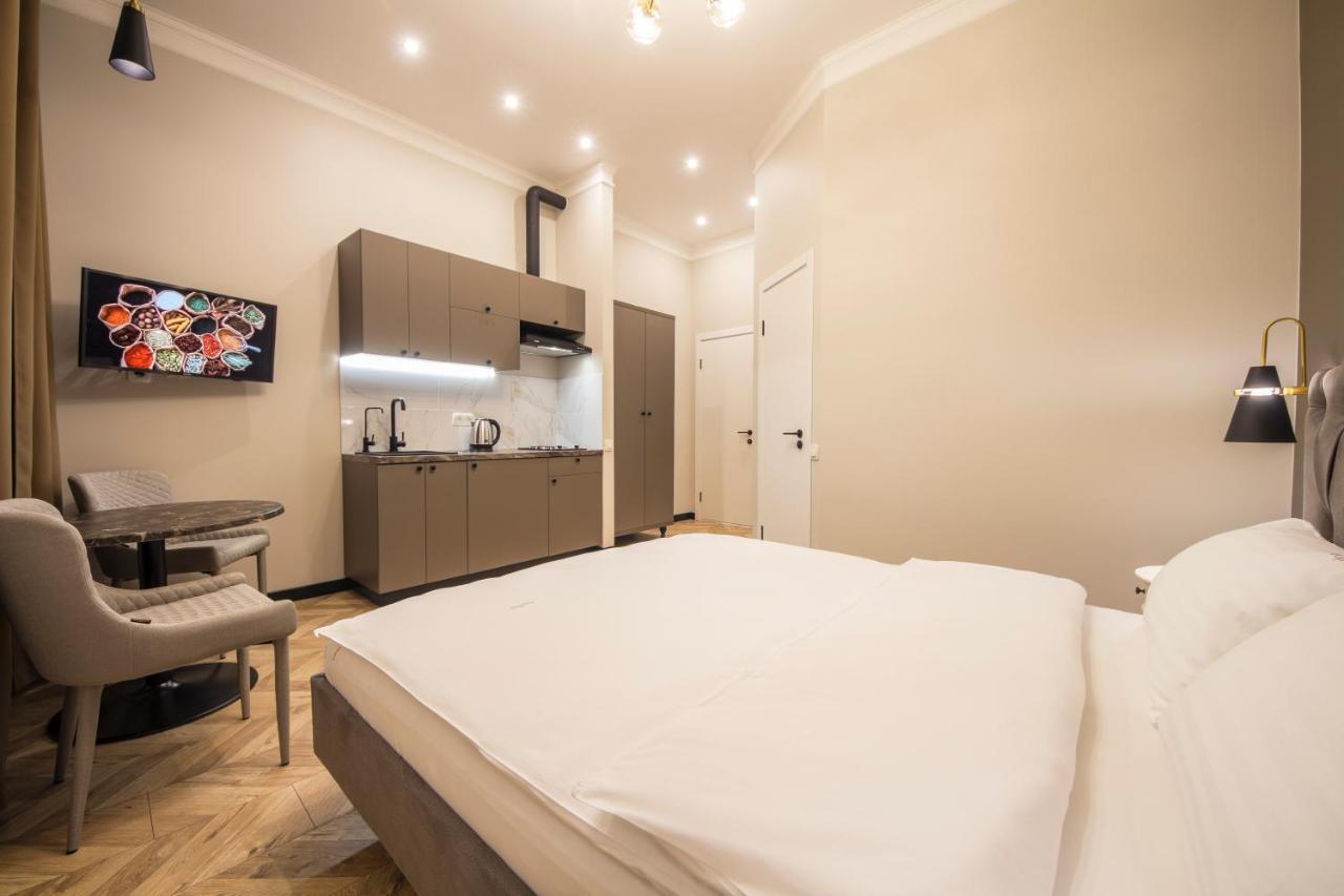 Apartments On Antonovycha Киев Экстерьер фото
